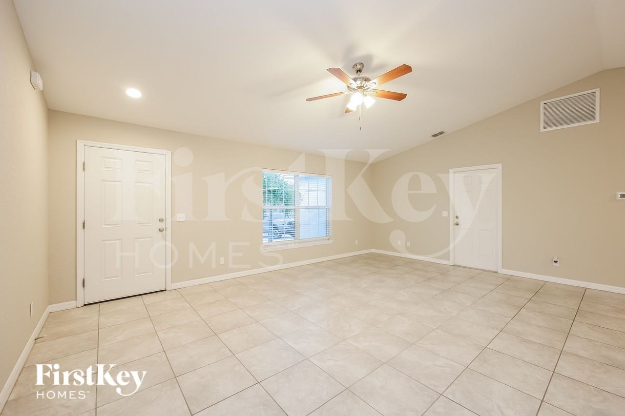 6193 Seaport St - Photo 3 of 16