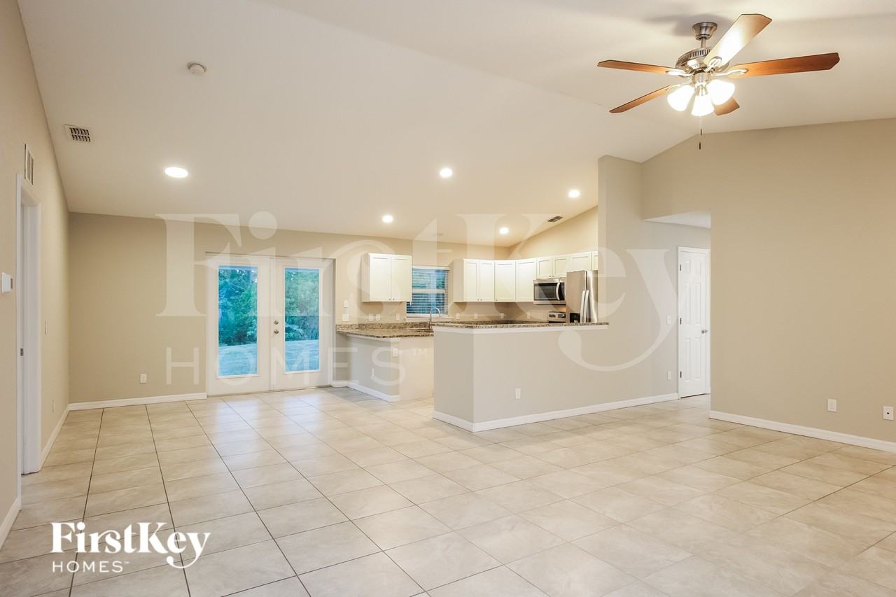 6193 Seaport St - Photo 4 of 16