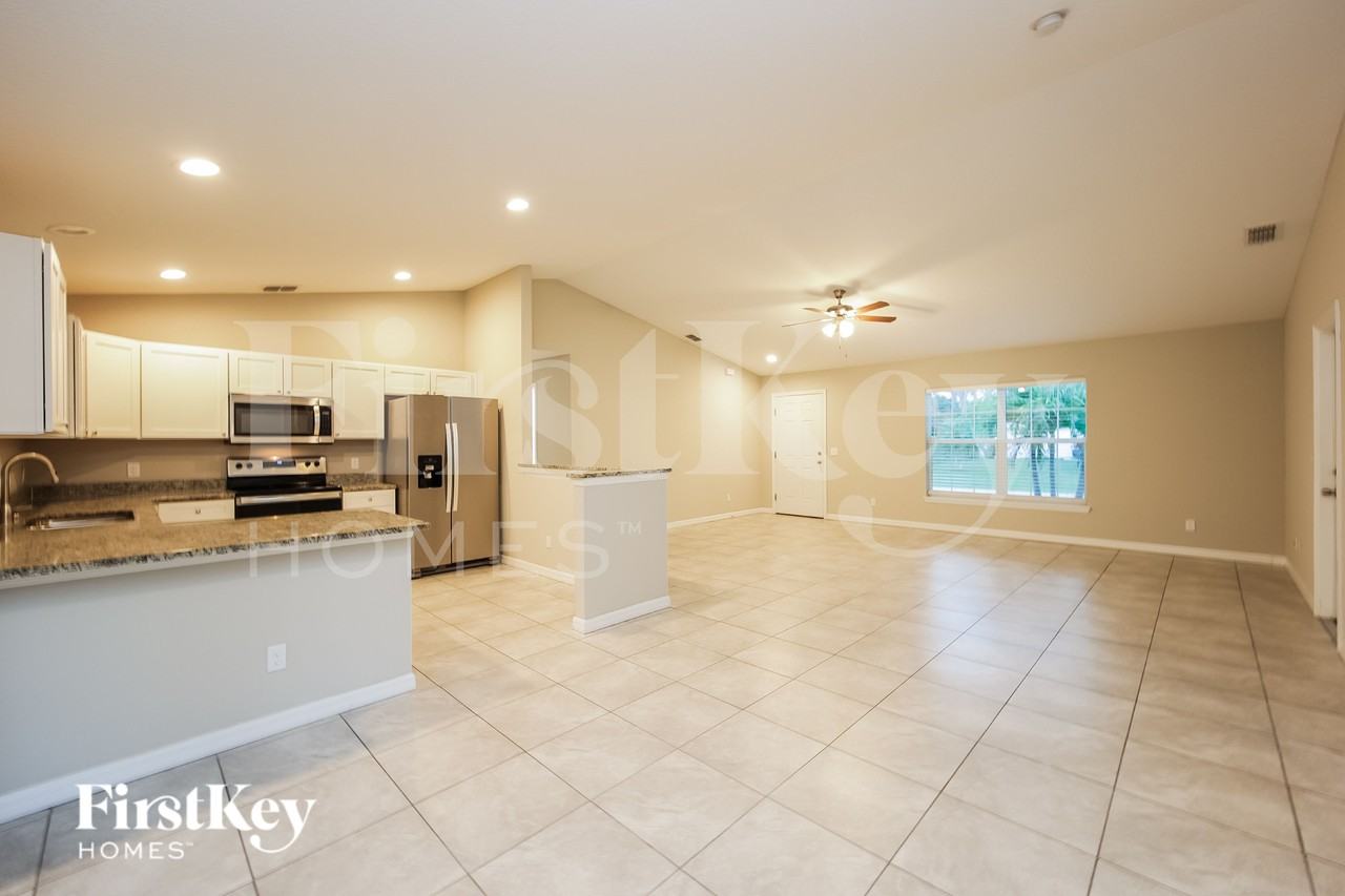 6193 Seaport St - Photo 5 of 16