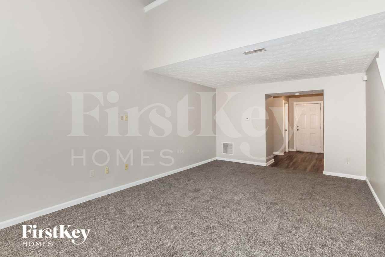 5712 Clemens Dr - Photo 3 of 16