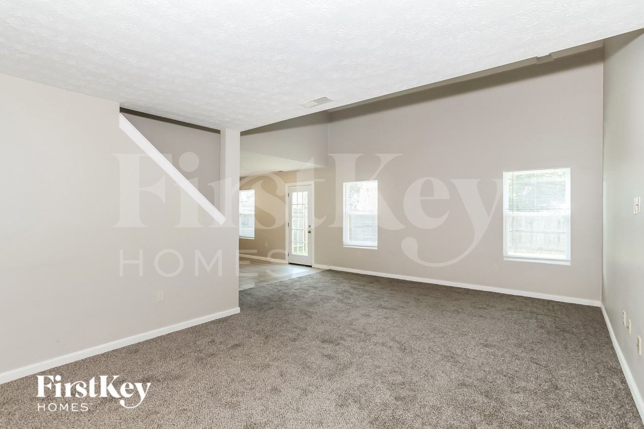 5712 Clemens Dr - Photo 4 of 16