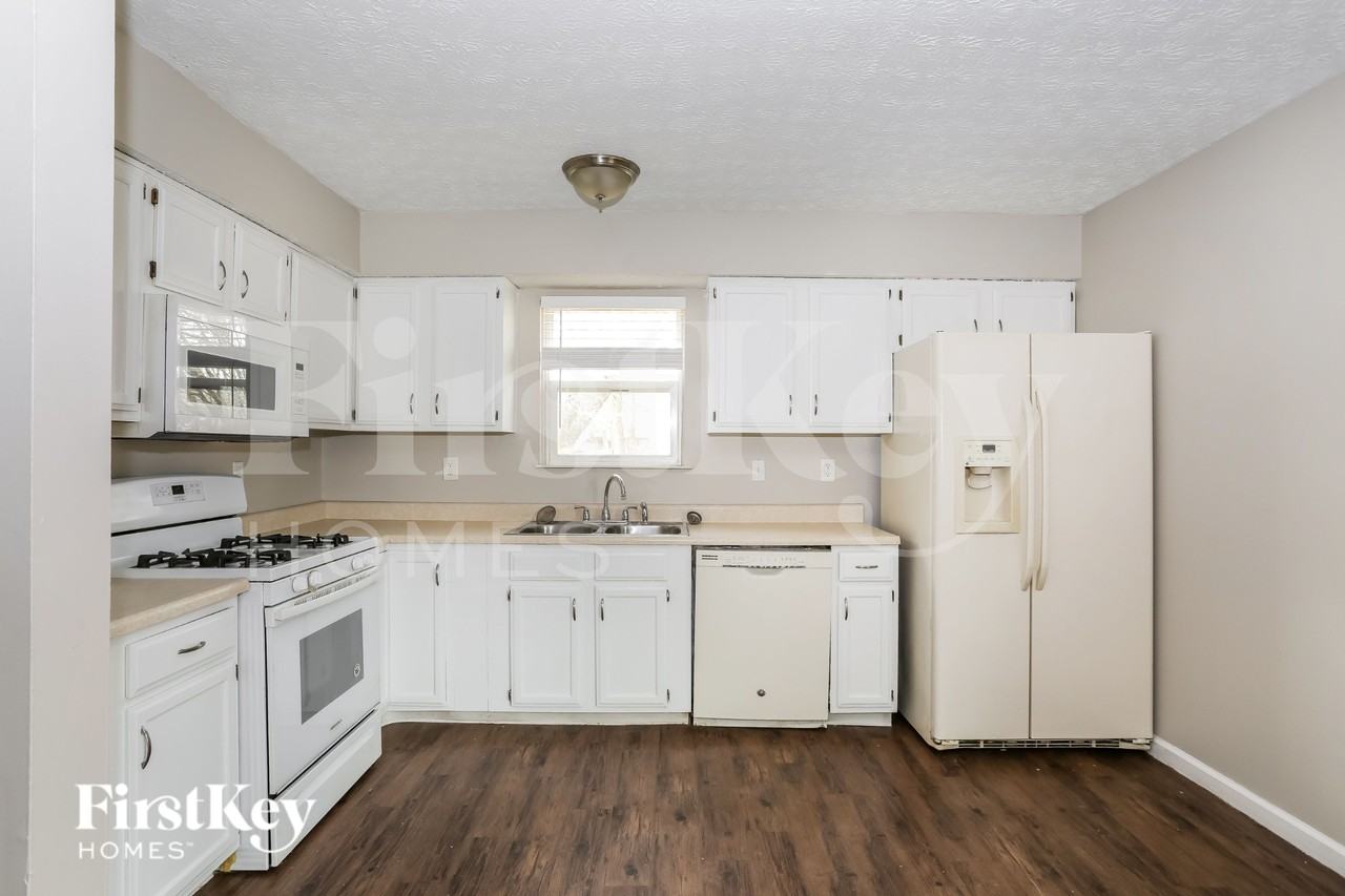 560 Corral Gate Ct - Photo 5 of 15