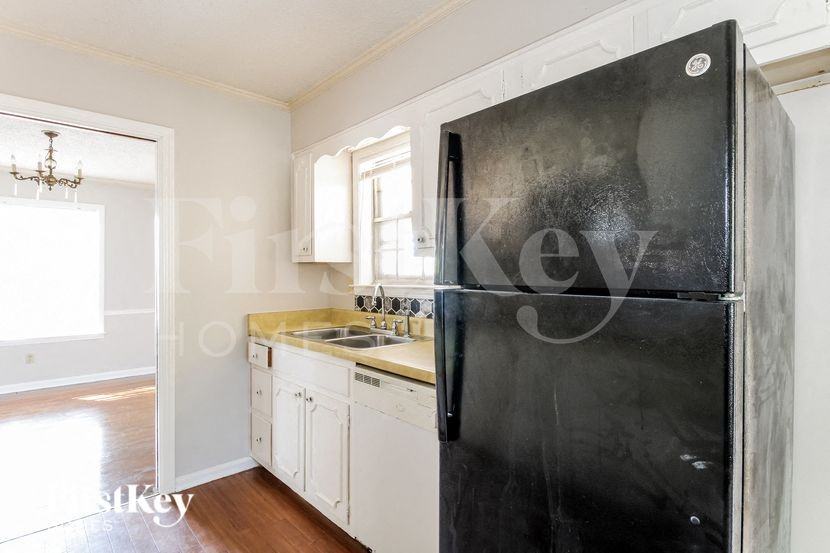 4560 Parkwood Rd - Photo 6 of 17