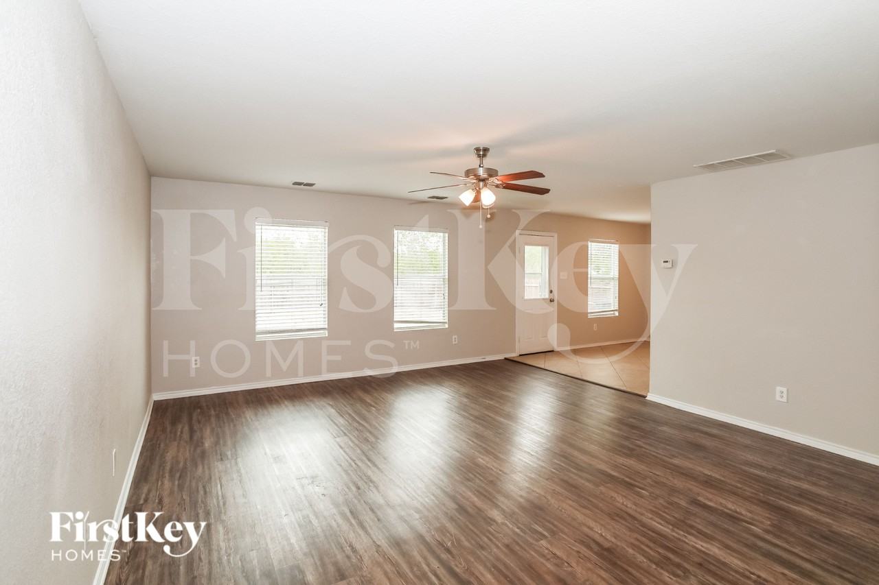 4545 Waterford Dr - Photo 2 of 16