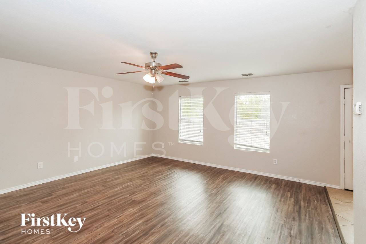 4545 Waterford Dr - Photo 3 of 16