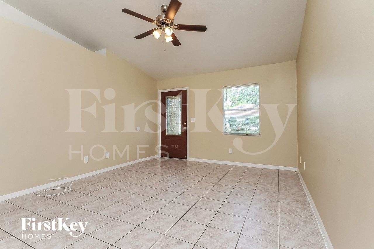 449 Red Hawk Loop - Photo 2 of 15