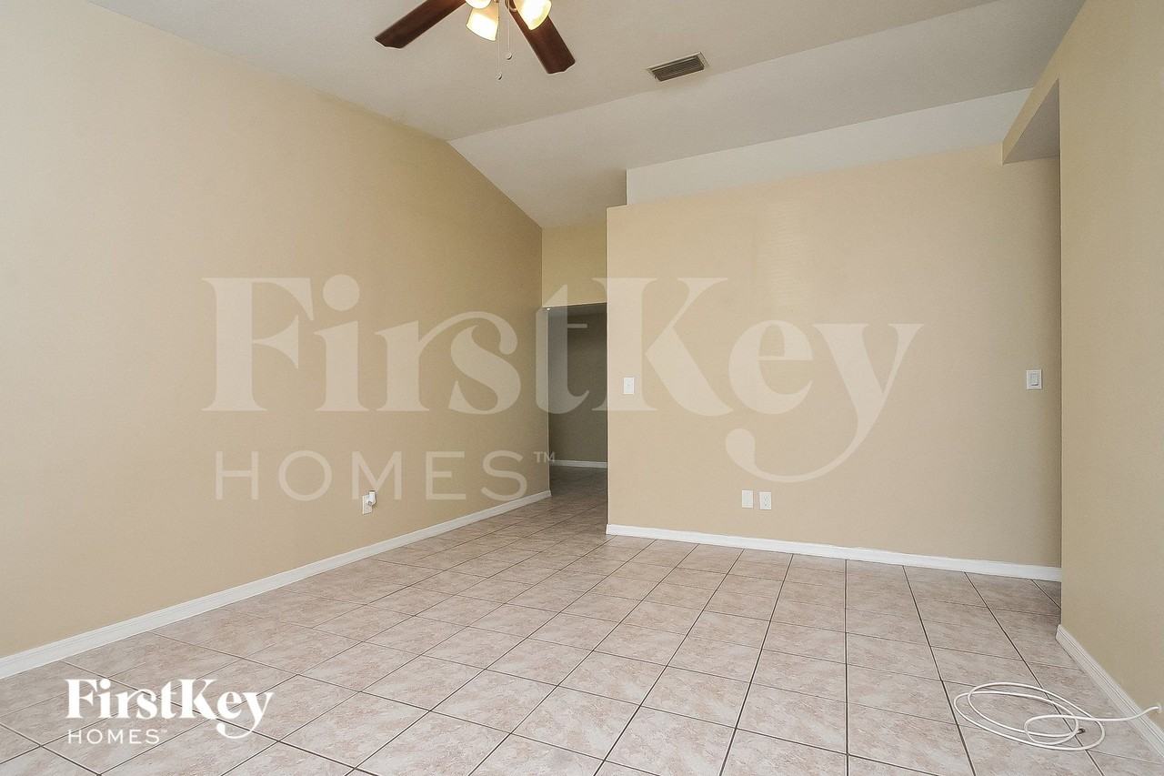 449 Red Hawk Loop - Photo 3 of 15