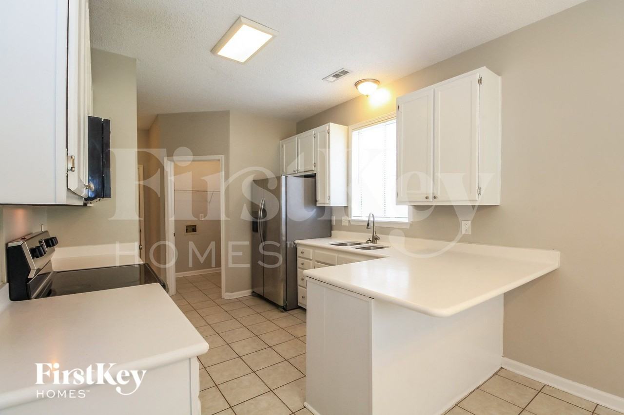 4101 Chimney Springs Ct - Photo 5 of 16