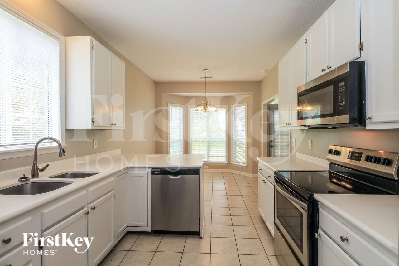 4101 Chimney Springs Ct - Photo 7 of 16