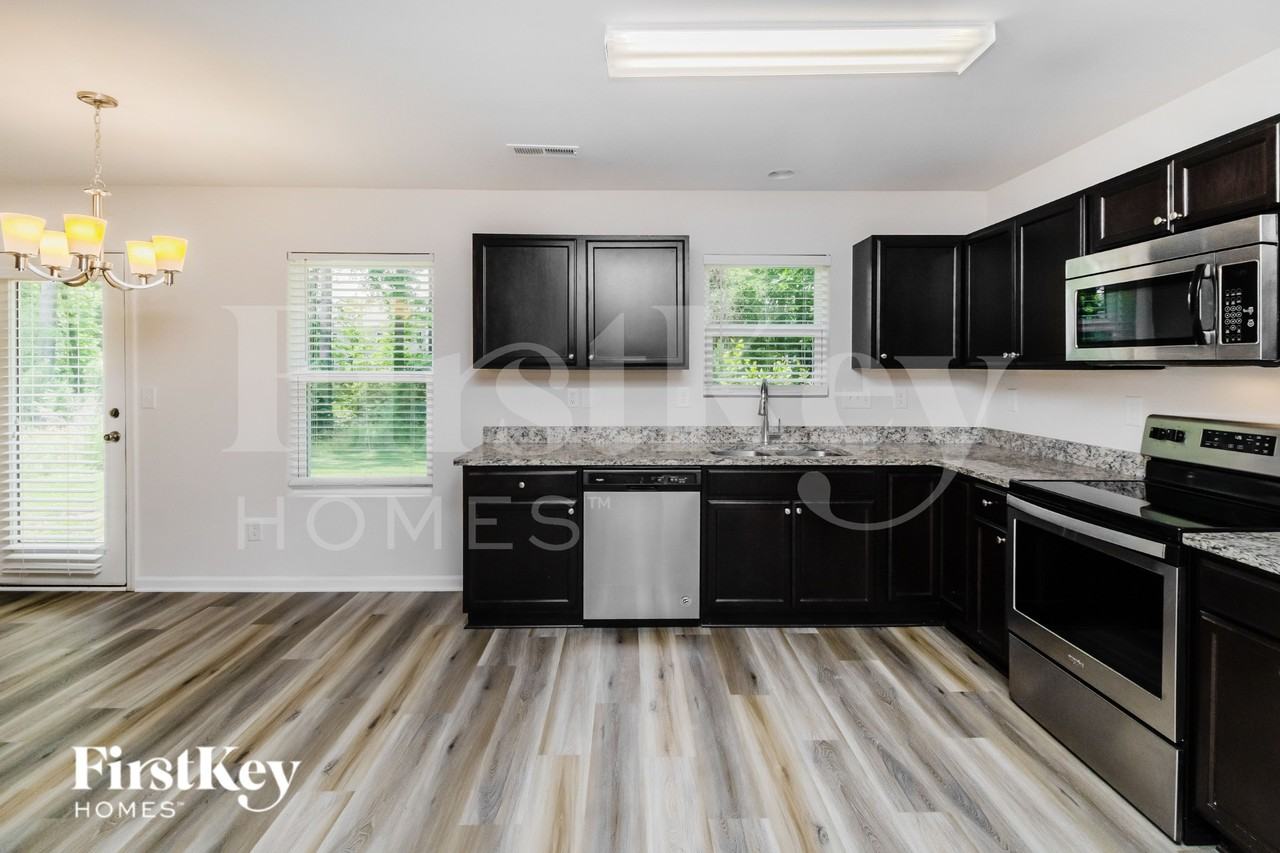 4019 Maderia Dr Nw - Photo 6 of 16