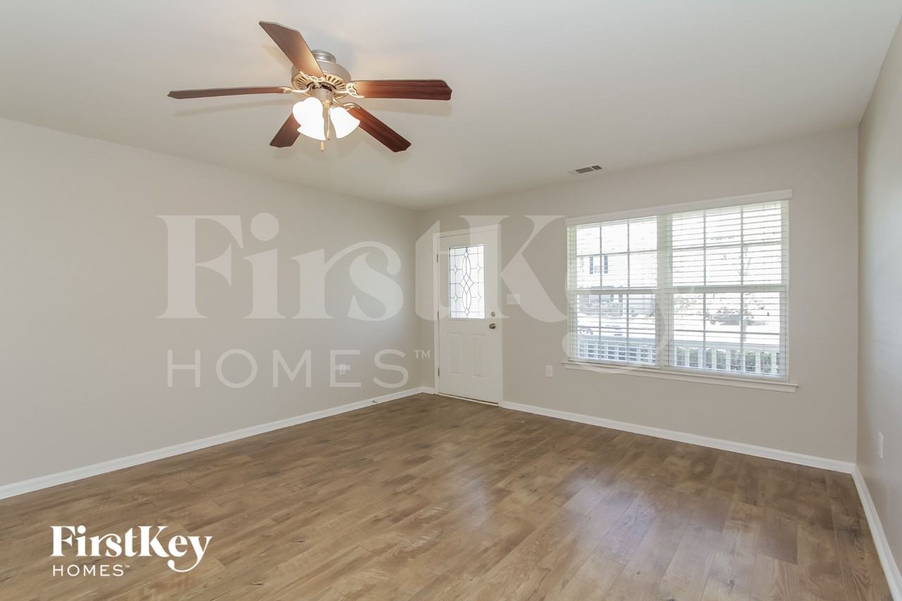 301 Lindpoint Ln - Photo 5 of 15