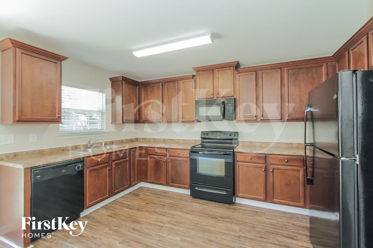 301 Lindpoint Ln - Photo 6 of 15