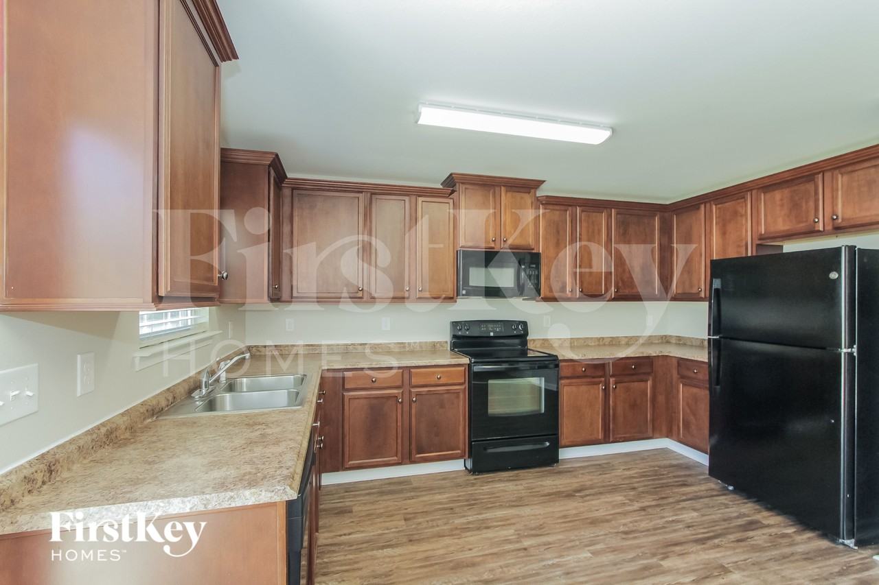 301 Lindpoint Ln - Photo 7 of 15