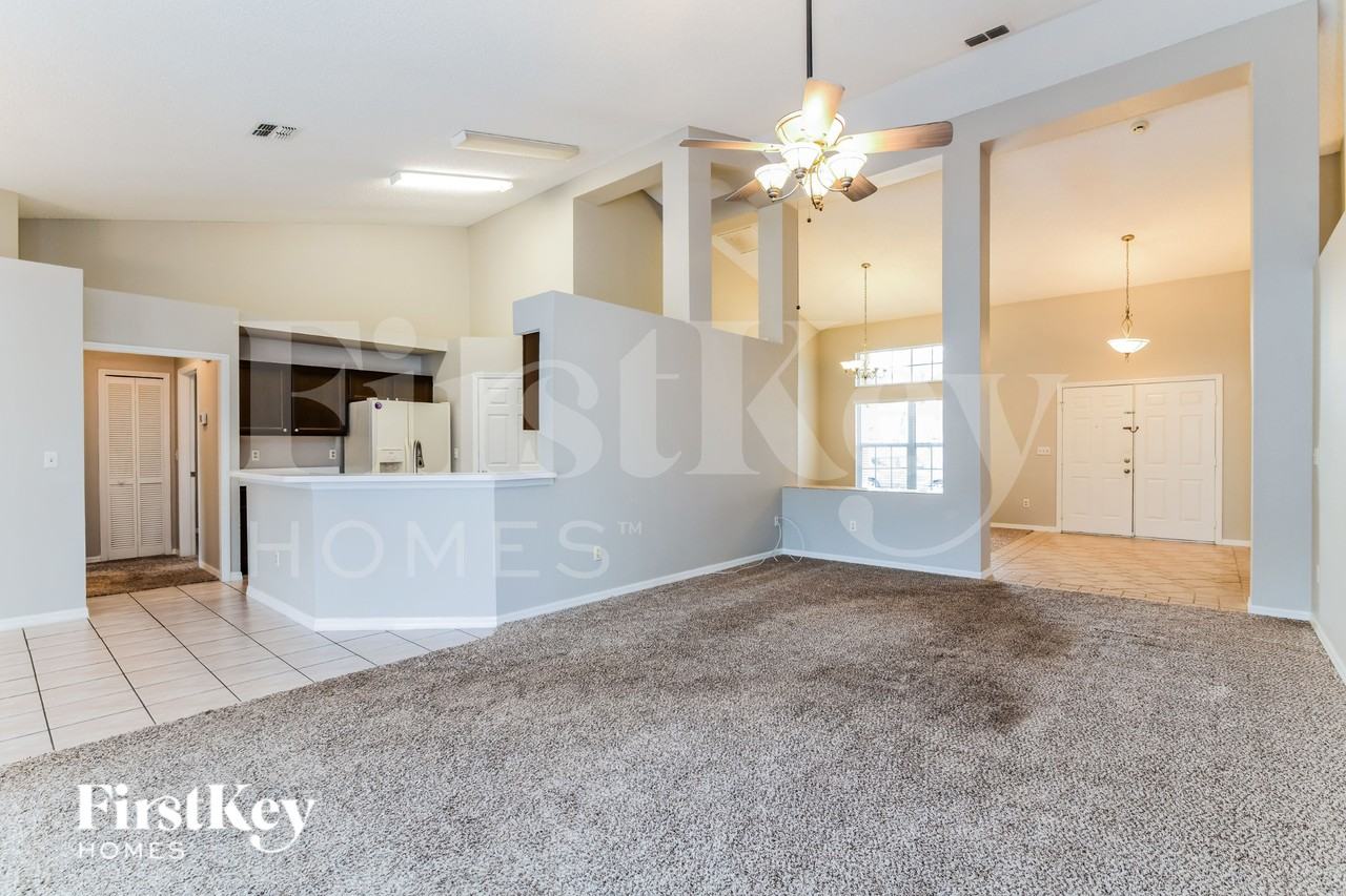 2841 Picadilly Cir - Photo 5 of 16