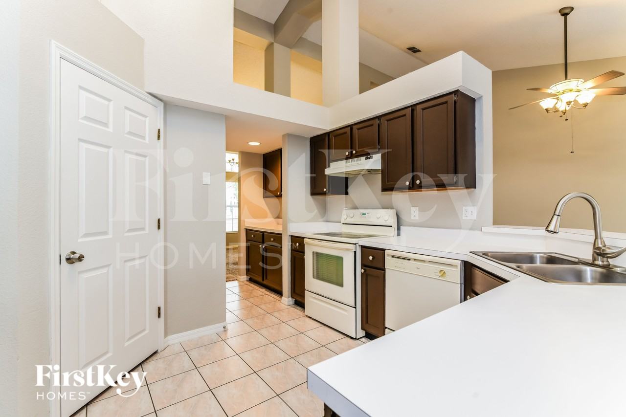 2841 Picadilly Cir - Photo 6 of 16