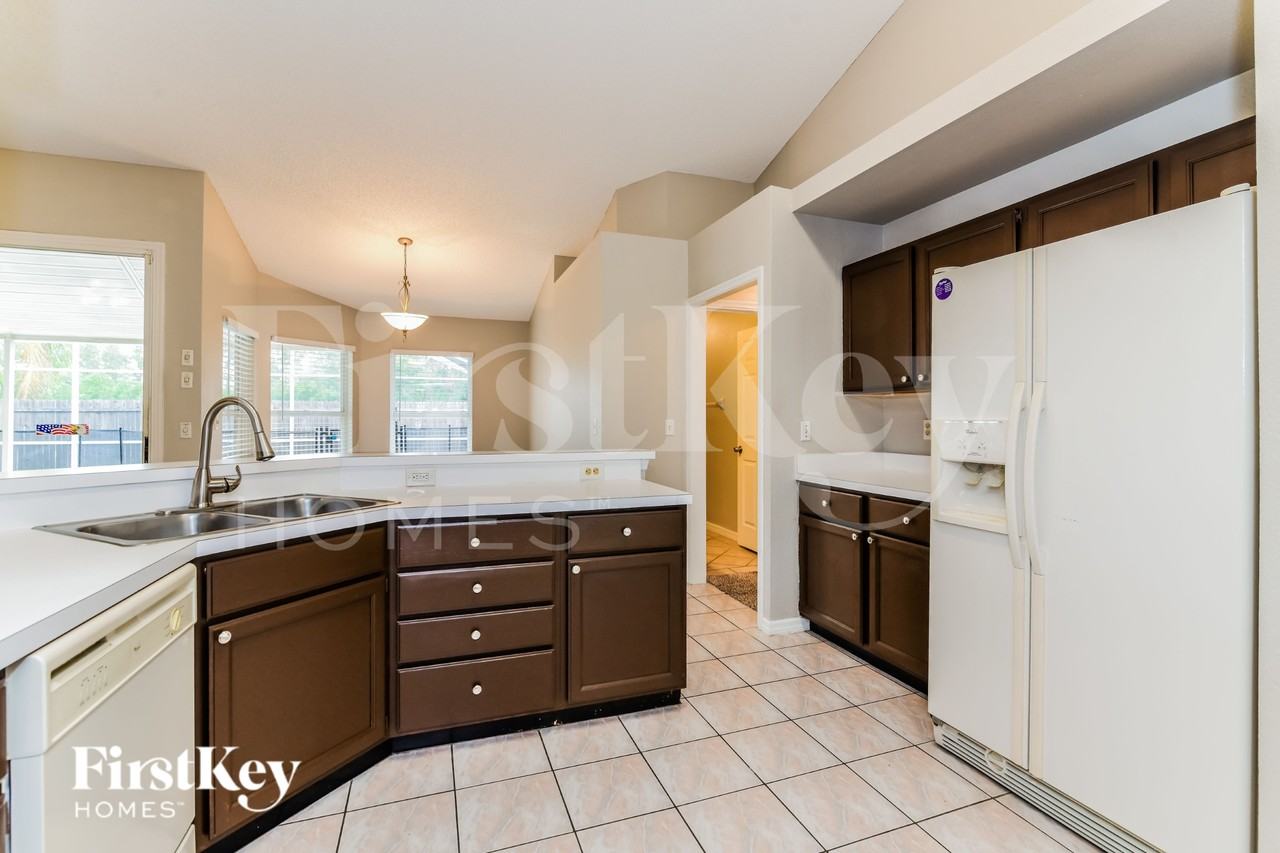 2841 Picadilly Cir - Photo 7 of 16