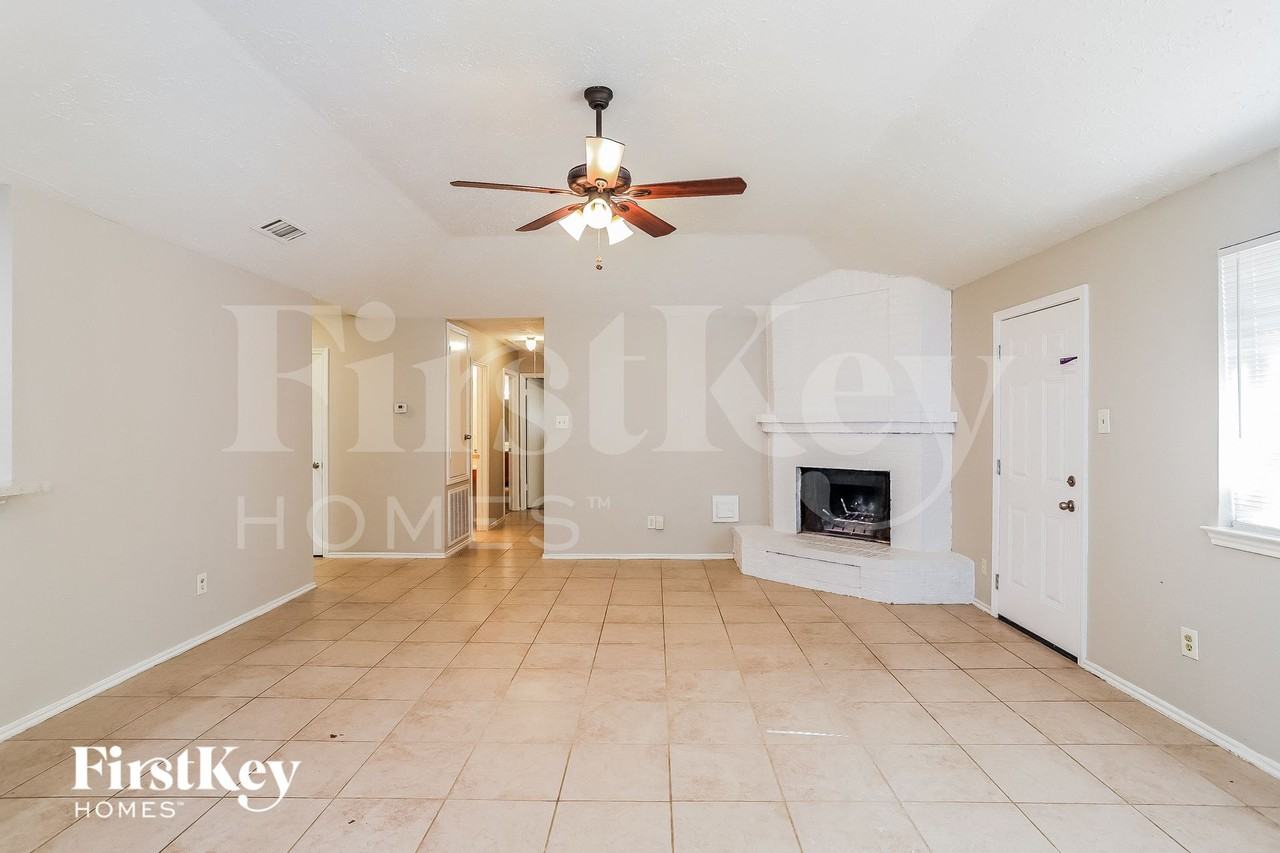 2606 Olster Dr - Photo 2 of 15