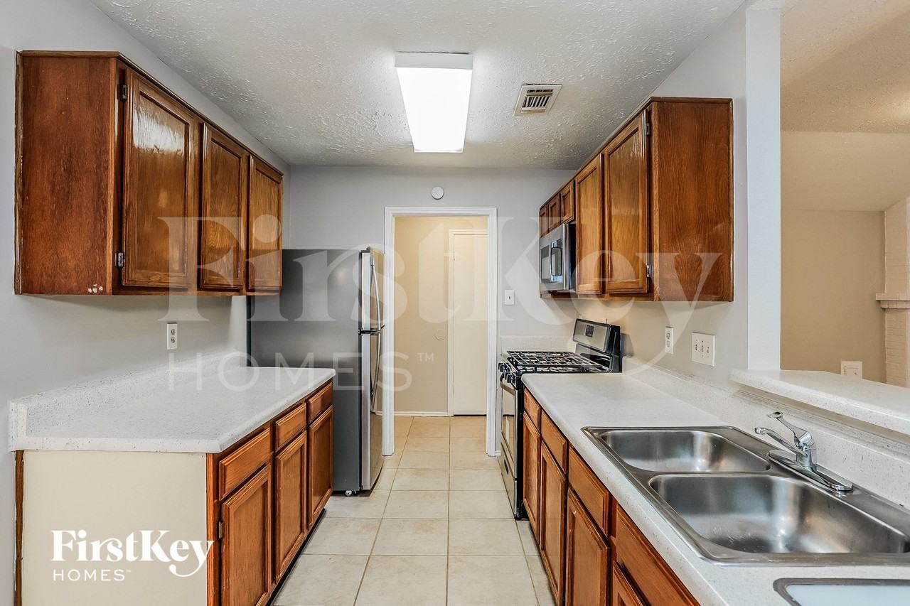 2606 Olster Dr - Photo 7 of 15