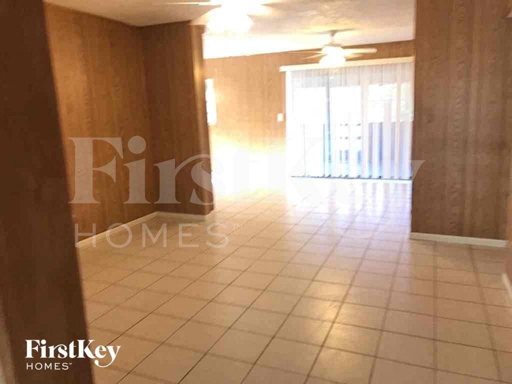 2316 E Colby Ln - Photo 3 of 13