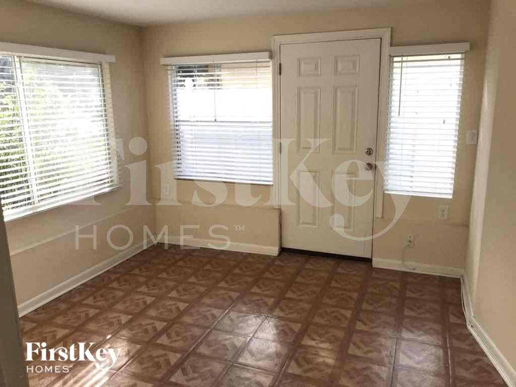 2316 E Colby Ln - Photo 5 of 13