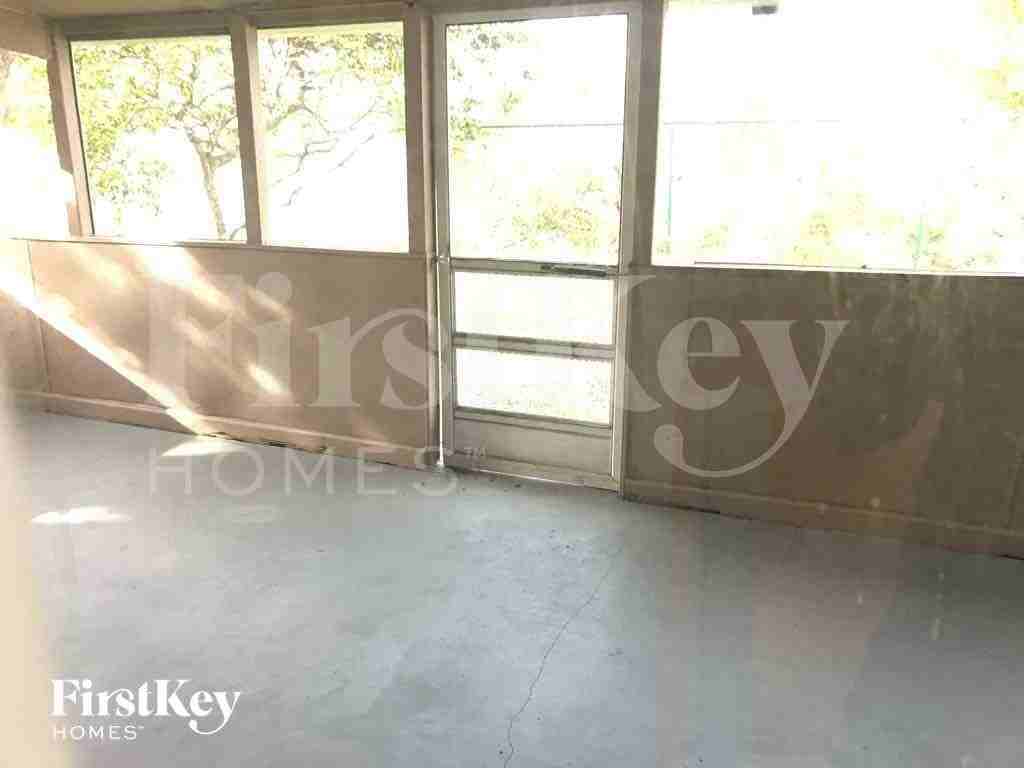 2316 E Colby Ln - Photo 7 of 13