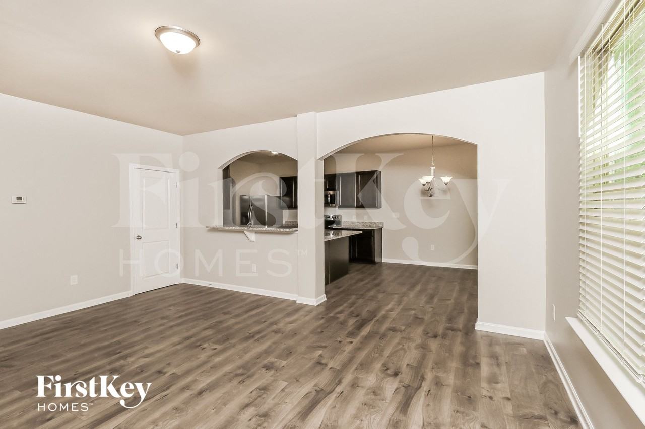 201 Southwind Cir - Photo 3 of 15