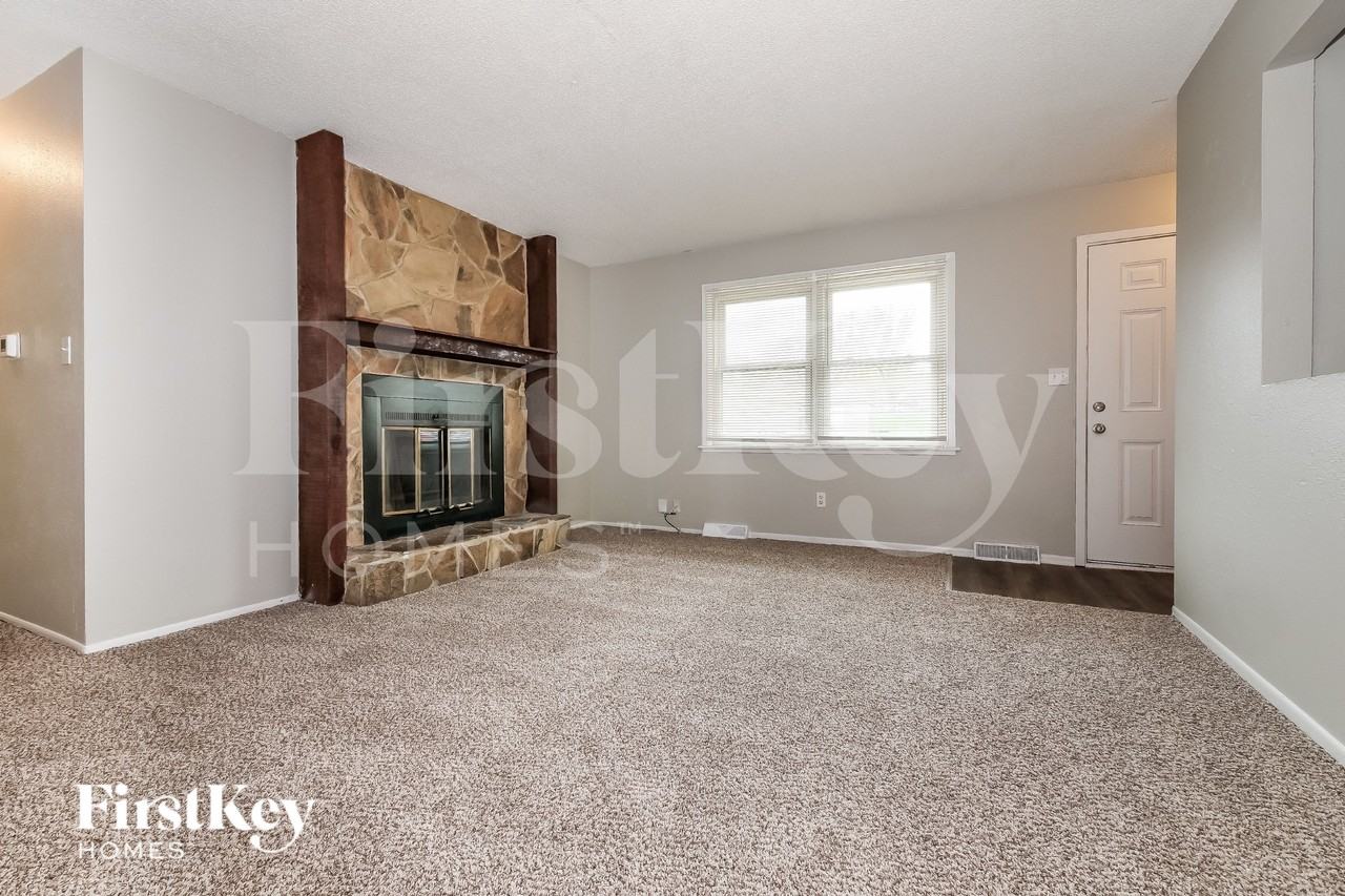 19304 E 7th Terrace Ct N - Photo 2 of 16