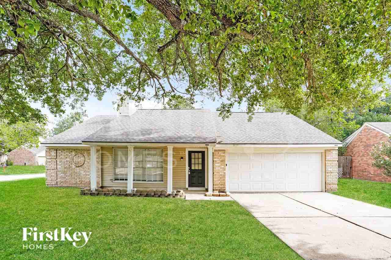 17914 Holly Forest Dr