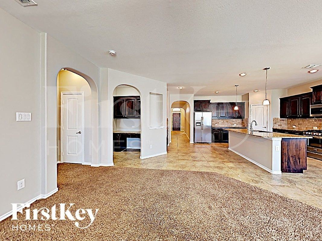 1724 Henderson Dr - Photo 3 of 16