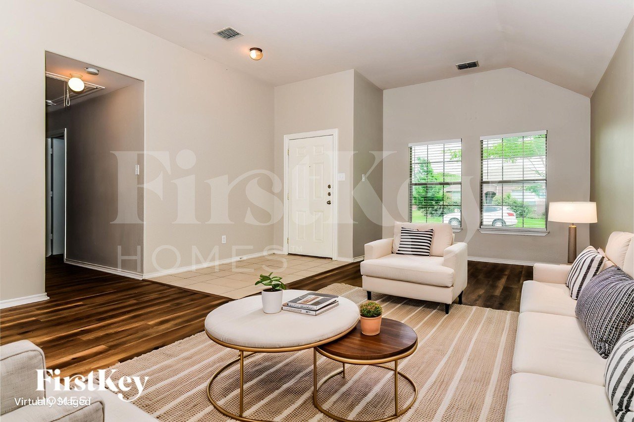 1517 Brandon Dr - Photo 3 of 19