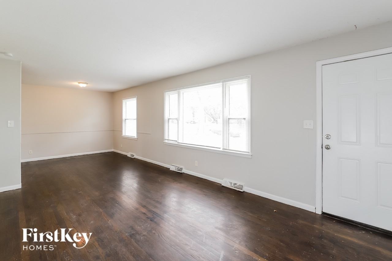 1403 Ne 67th Pl - Photo 3 of 16
