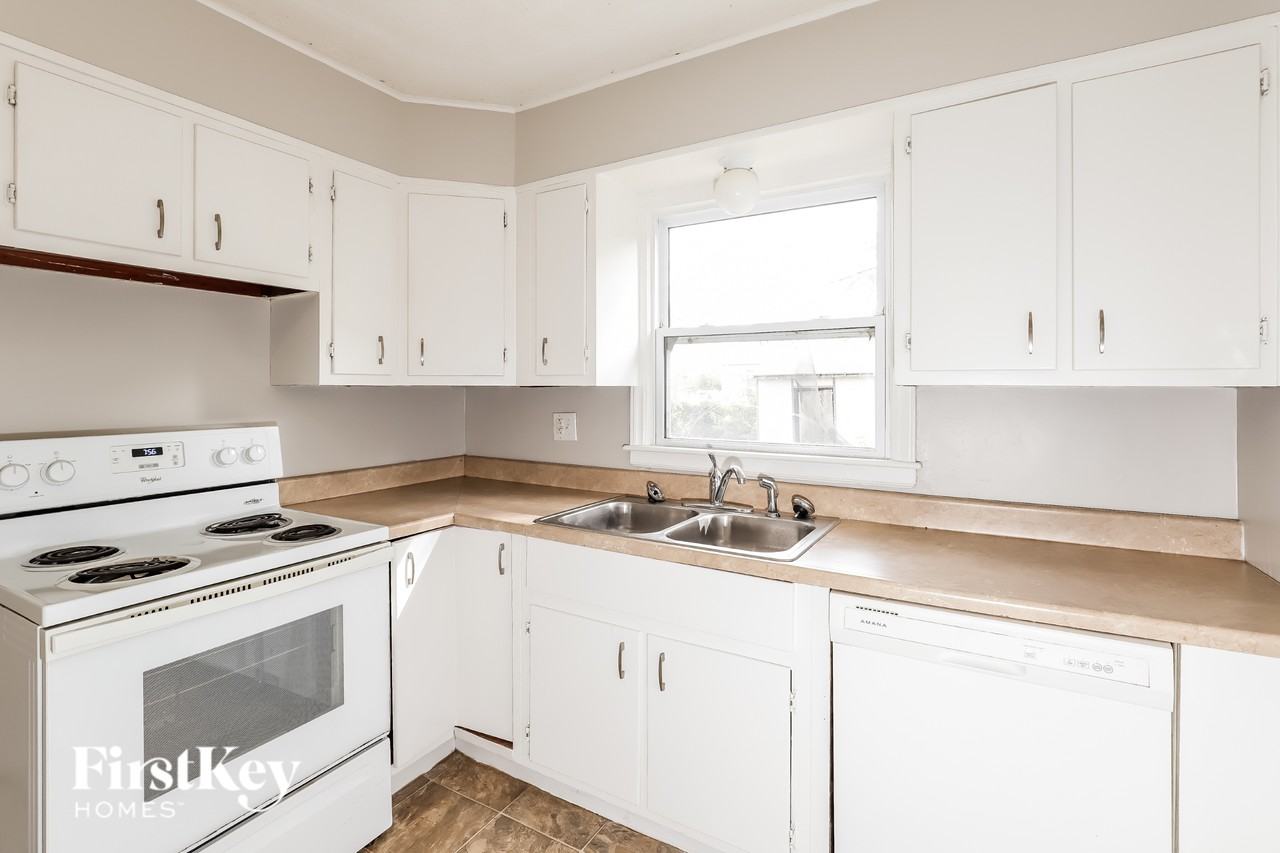 1403 Ne 67th Pl - Photo 7 of 16