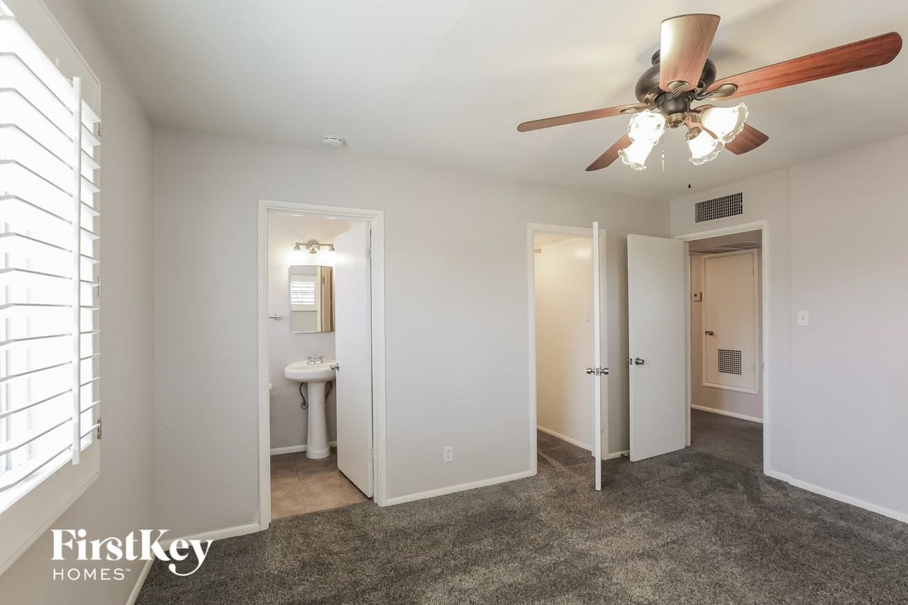 1357 W Sells Dr - Photo 6 of 15