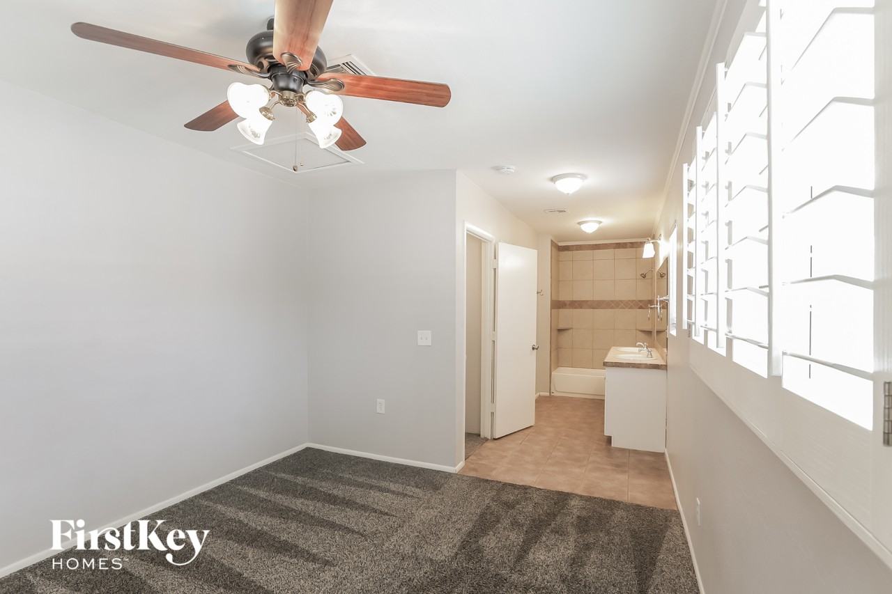 1357 W Sells Dr - Photo 7 of 15