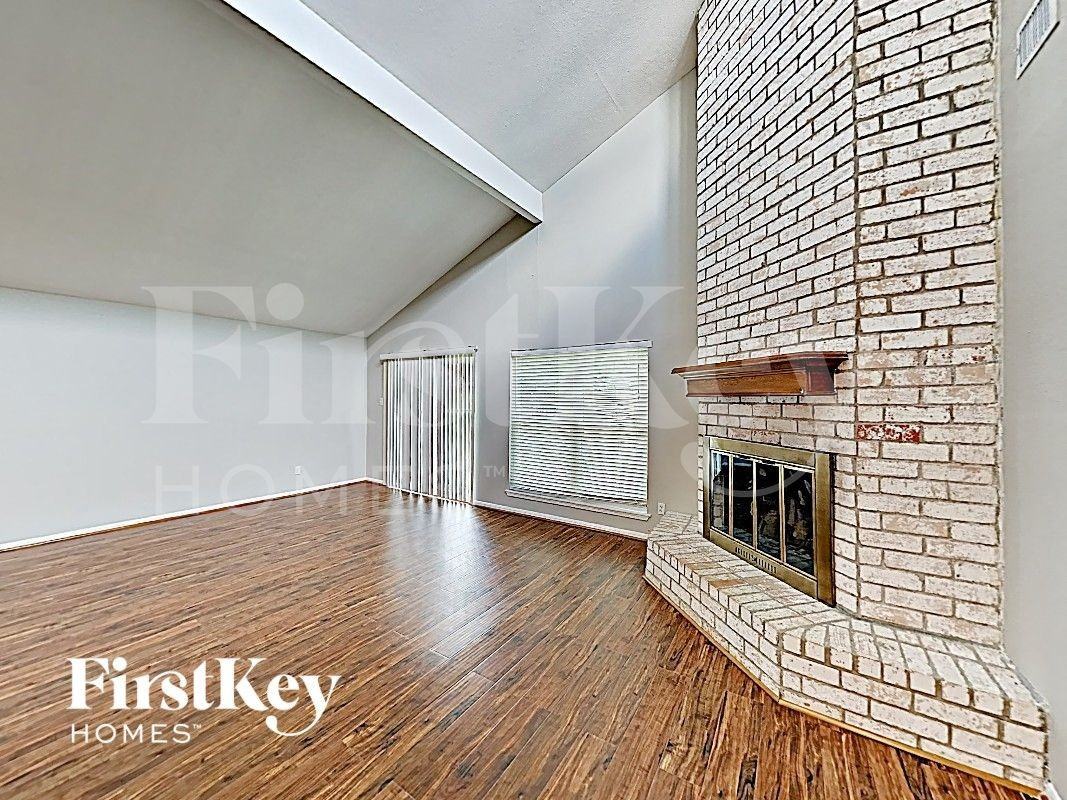 1308 Wilson Dr - Photo 2 of 16