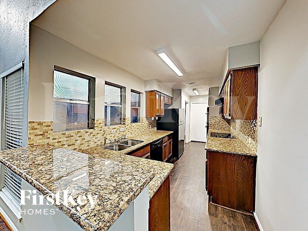 1308 Wilson Dr - Photo 5 of 16