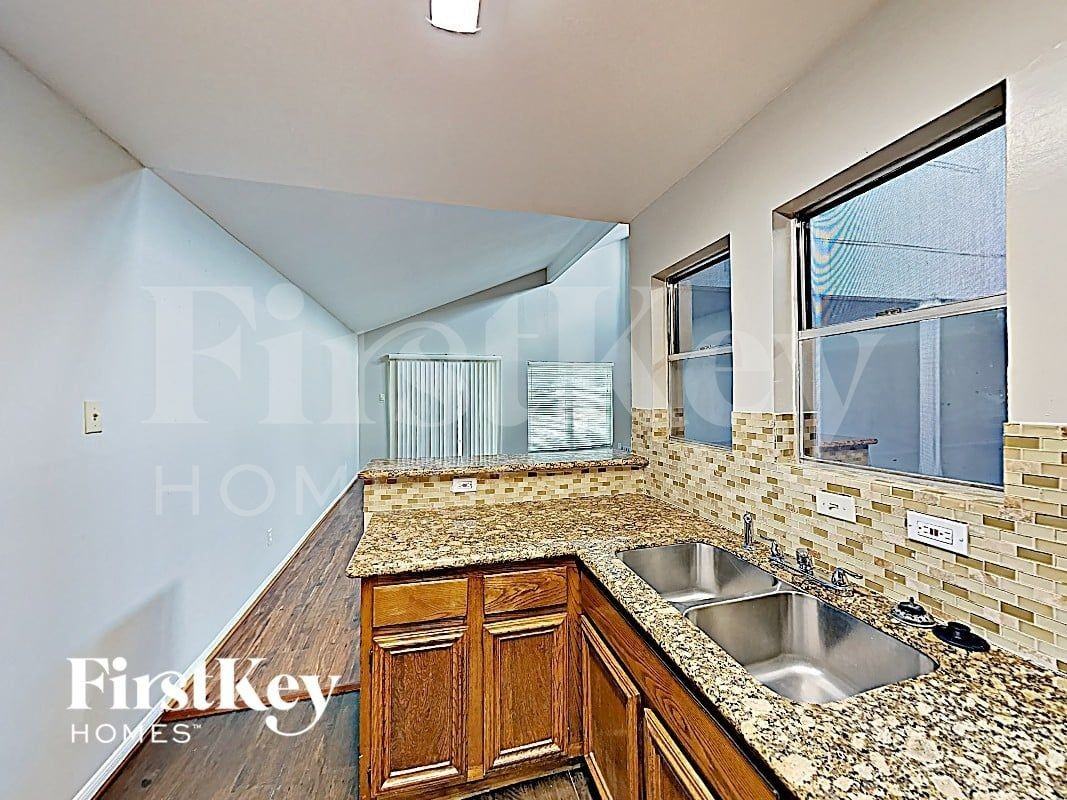 1308 Wilson Dr - Photo 6 of 16