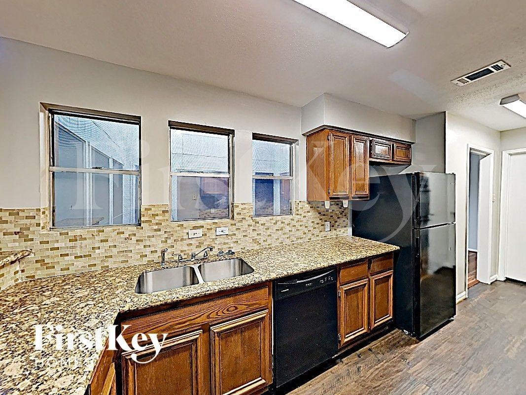 1308 Wilson Dr - Photo 7 of 16