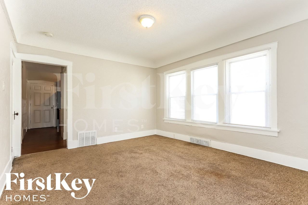 1306 Brookside Ave - Photo 3 of 15