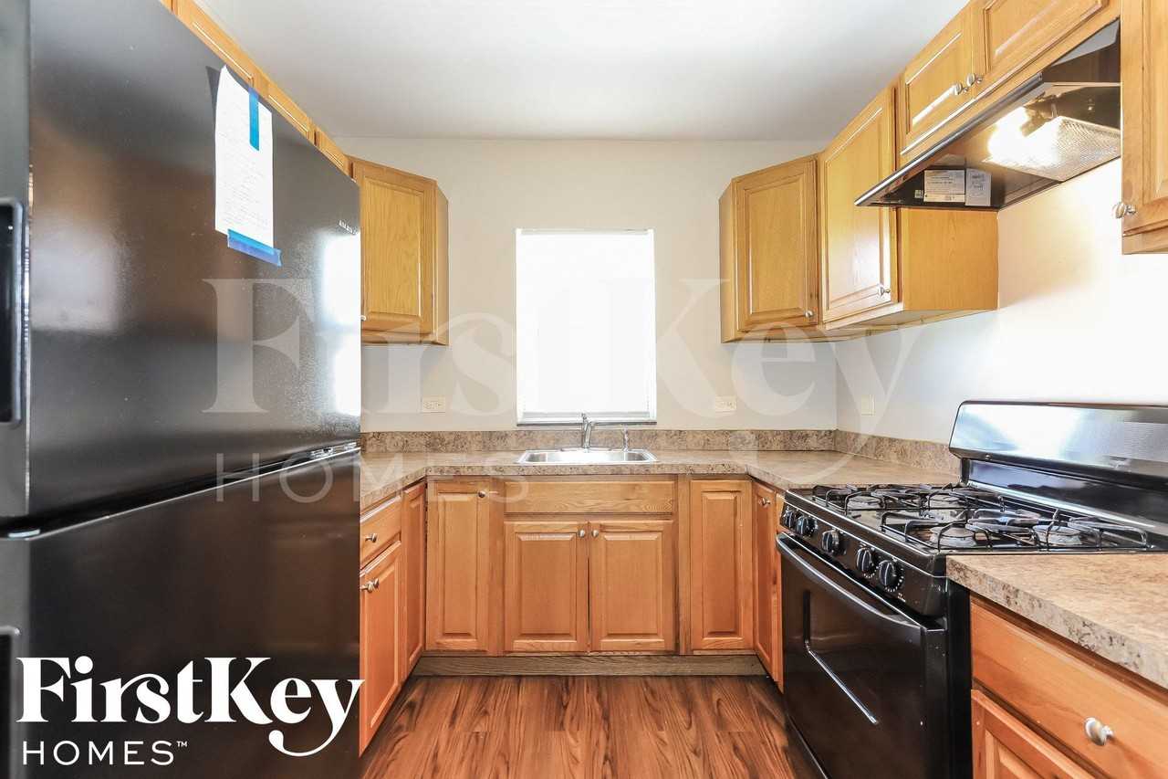 1306 Brookside Ave - Photo 5 of 15