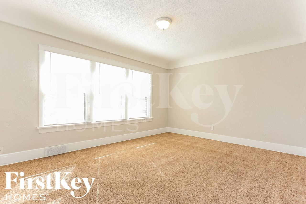 1306 Brookside Ave - Photo 7 of 15