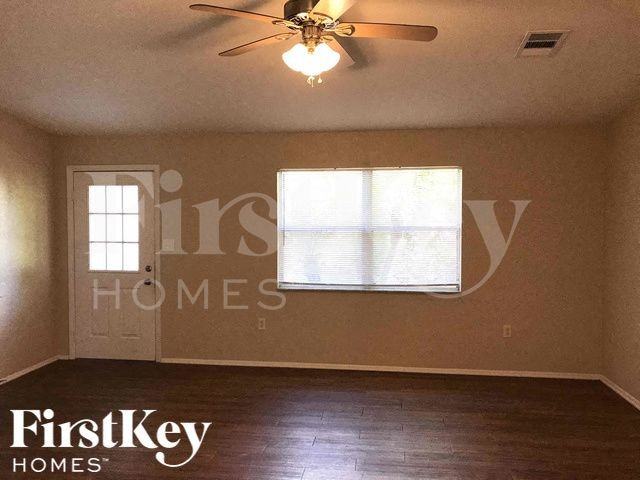 1083 Riggs St - Photo 2 of 19