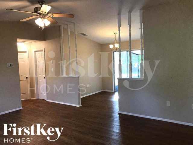 1083 Riggs St - Photo 3 of 19