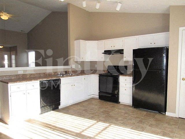 10235 Lone Wolf Dr - Photo 2 of 11