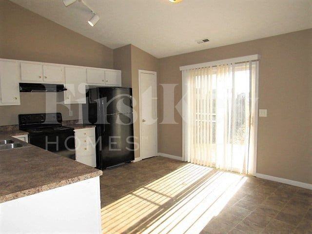 10235 Lone Wolf Dr - Photo 3 of 11