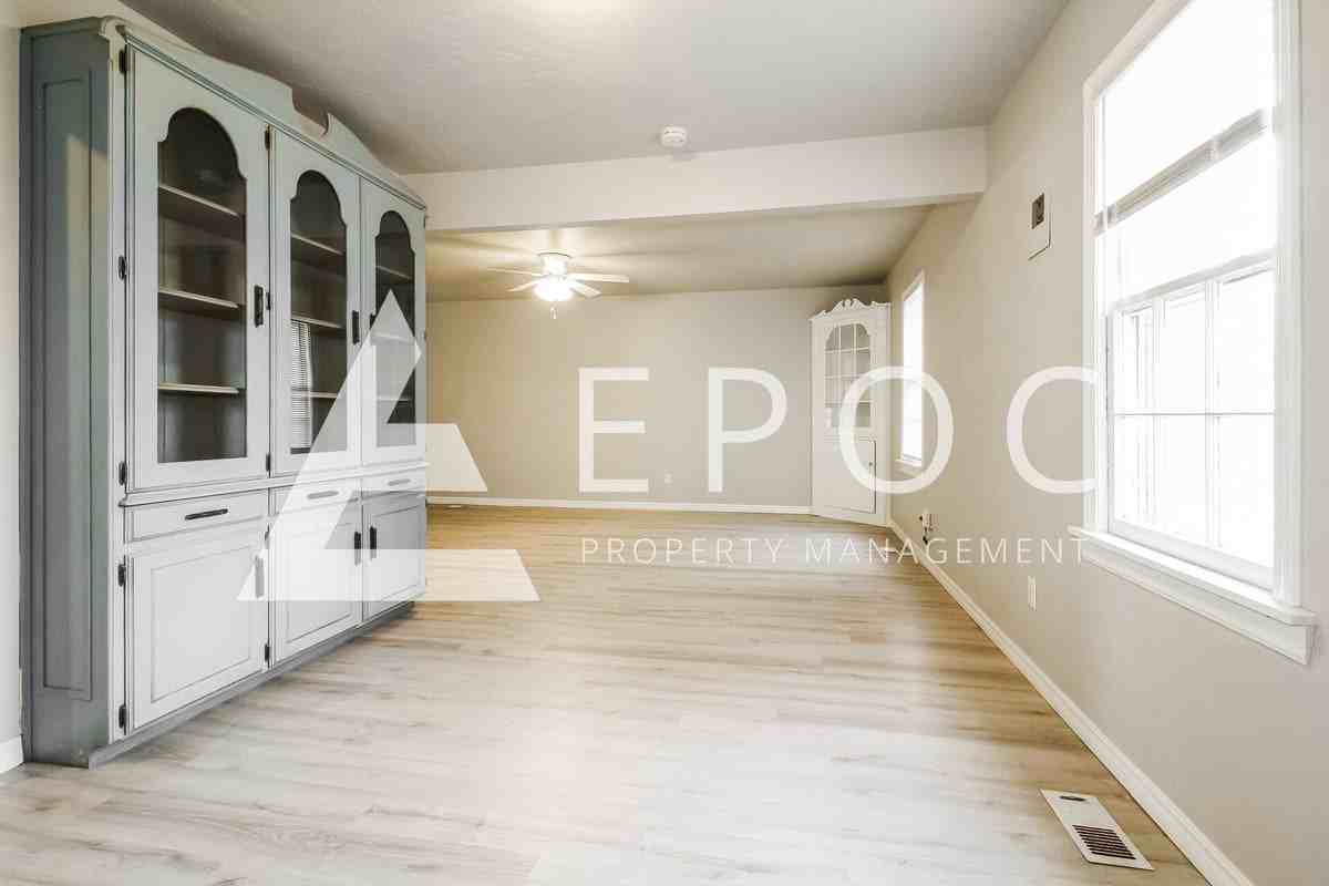 3029 Nw 10th St - Photo 4 of 16