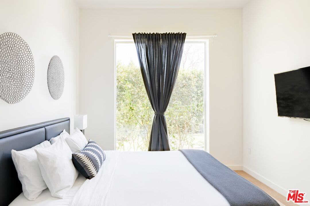 1723 S Durango Ave - Photo 4 of 8