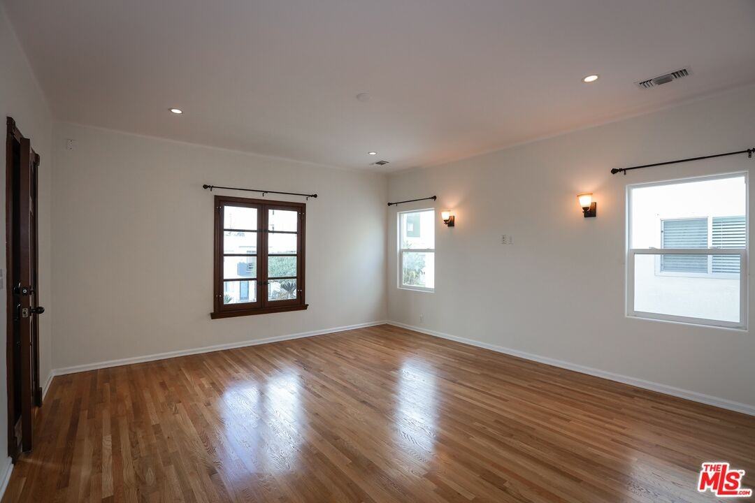 806 N Alfred St #3 - Photo 7 of 8