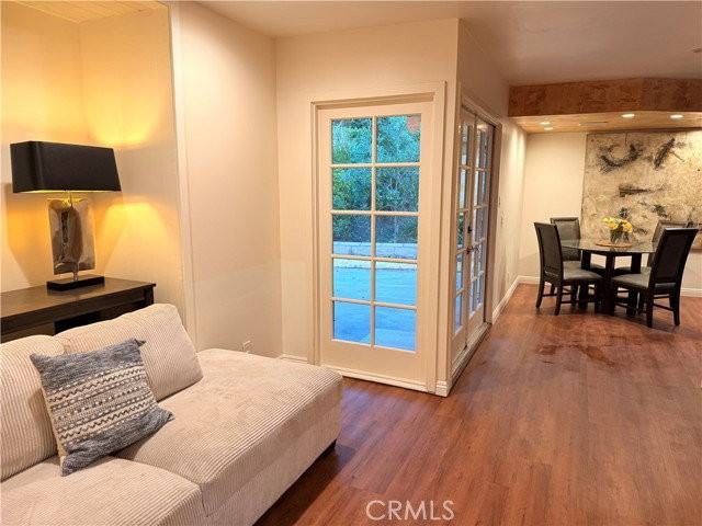 2500 Benedict Canyon Dr - Photo 2 of 8