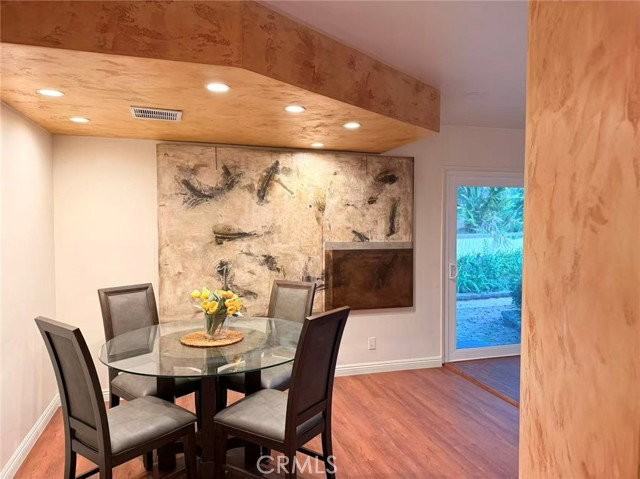 2500 Benedict Canyon Dr - Photo 5 of 8